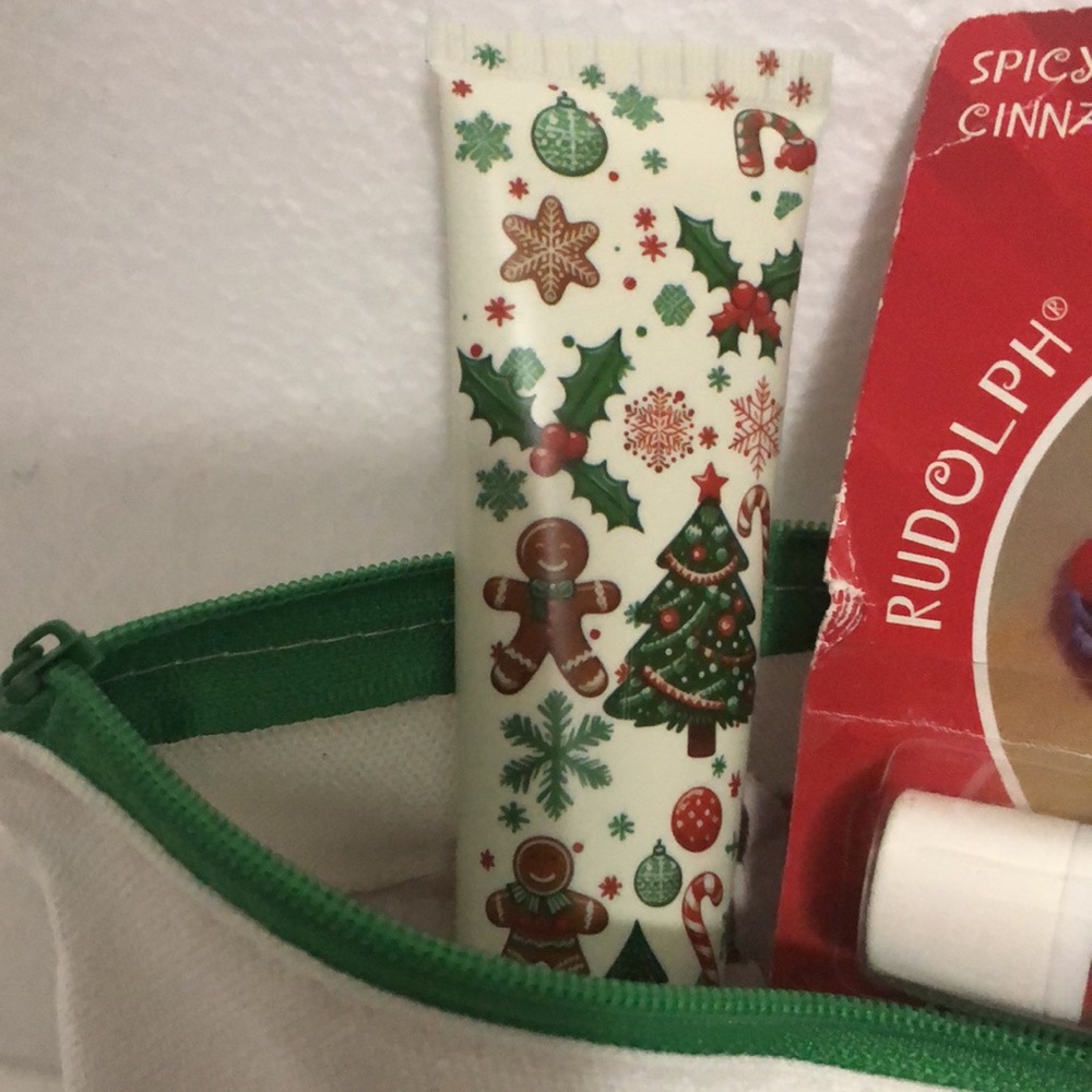 Grinch Cosmetic Bag with Lip Balm and Hand Cream - Picture 3 of 3